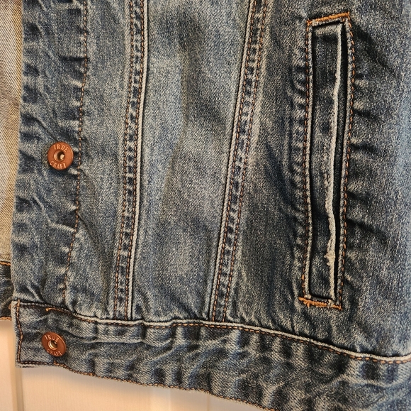 Denim jacket - Picture 3 of 9